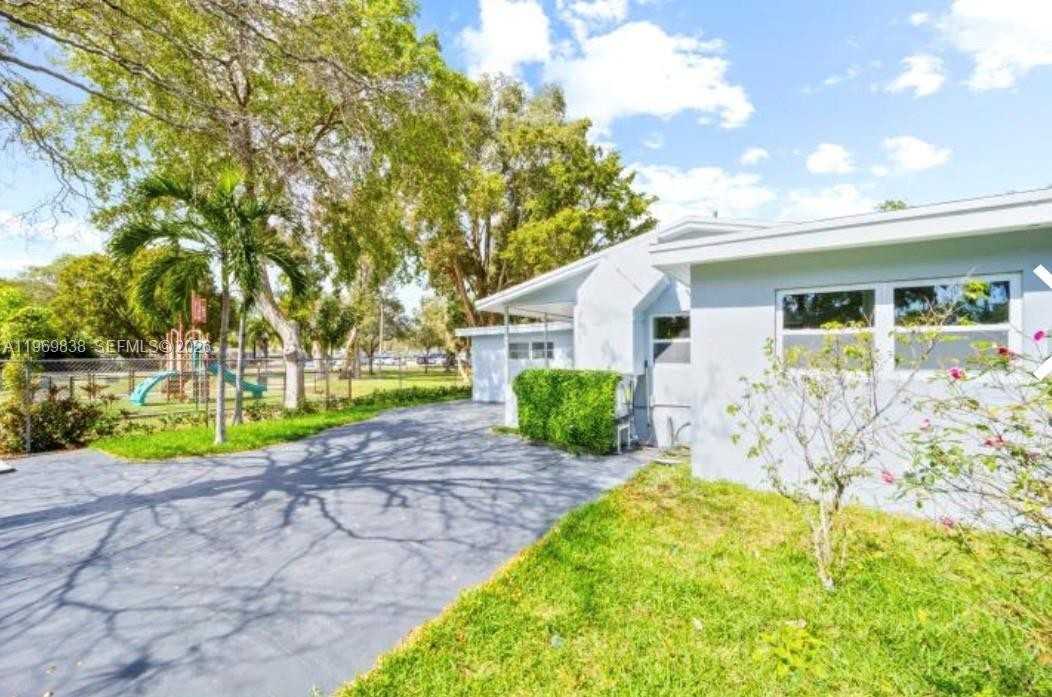 N Golf Dr - Photo 4 of 8