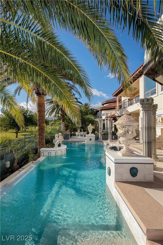 8801 Palm Greens Ct - Photo 3 of 50