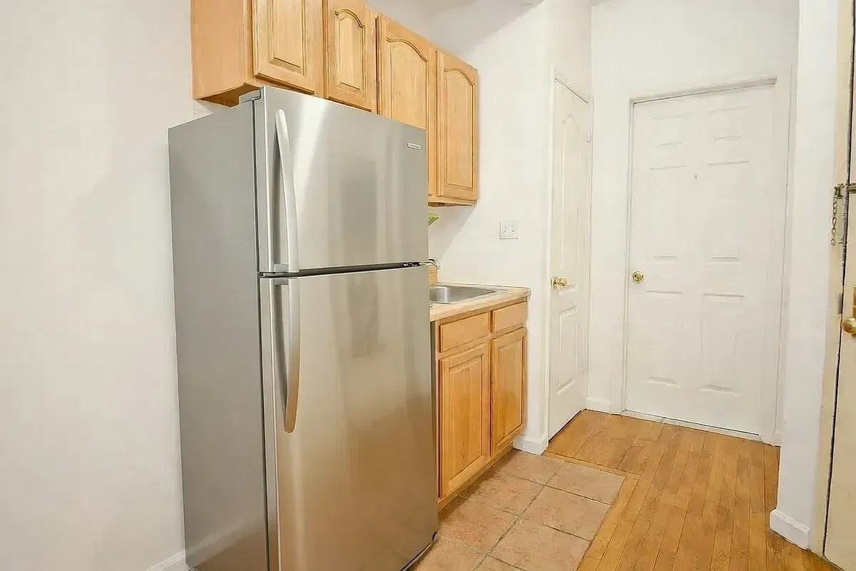 186 Orchard St #2RS - Photo 4 of 5