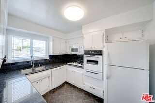 1131 14th St #8 - Photo 2 of 8