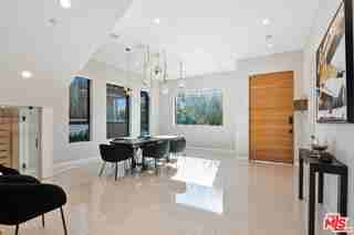 6347 Maryland Dr - Photo 2 of 8