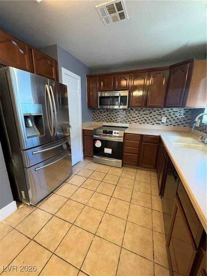 6215 Don Zarembo Ave - Photo 3 of 15