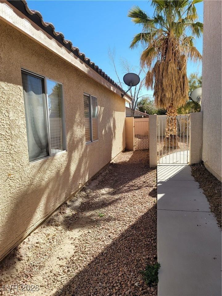 4347 Sunrise Shores Ave - Photo 6 of 21