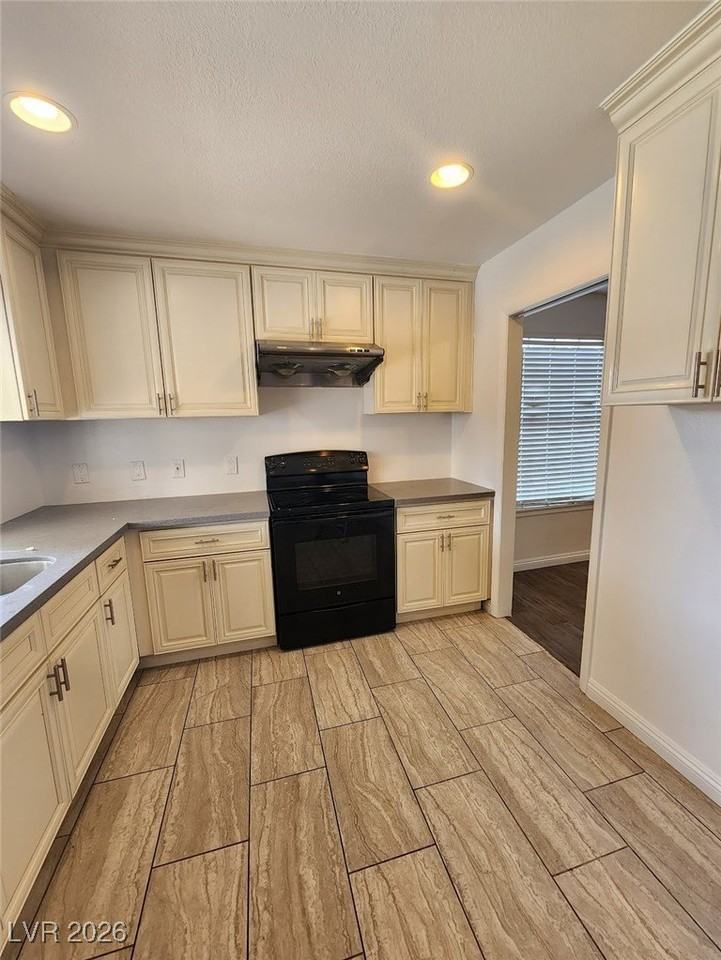 1823 Niblick Cir - Photo 5 of 22