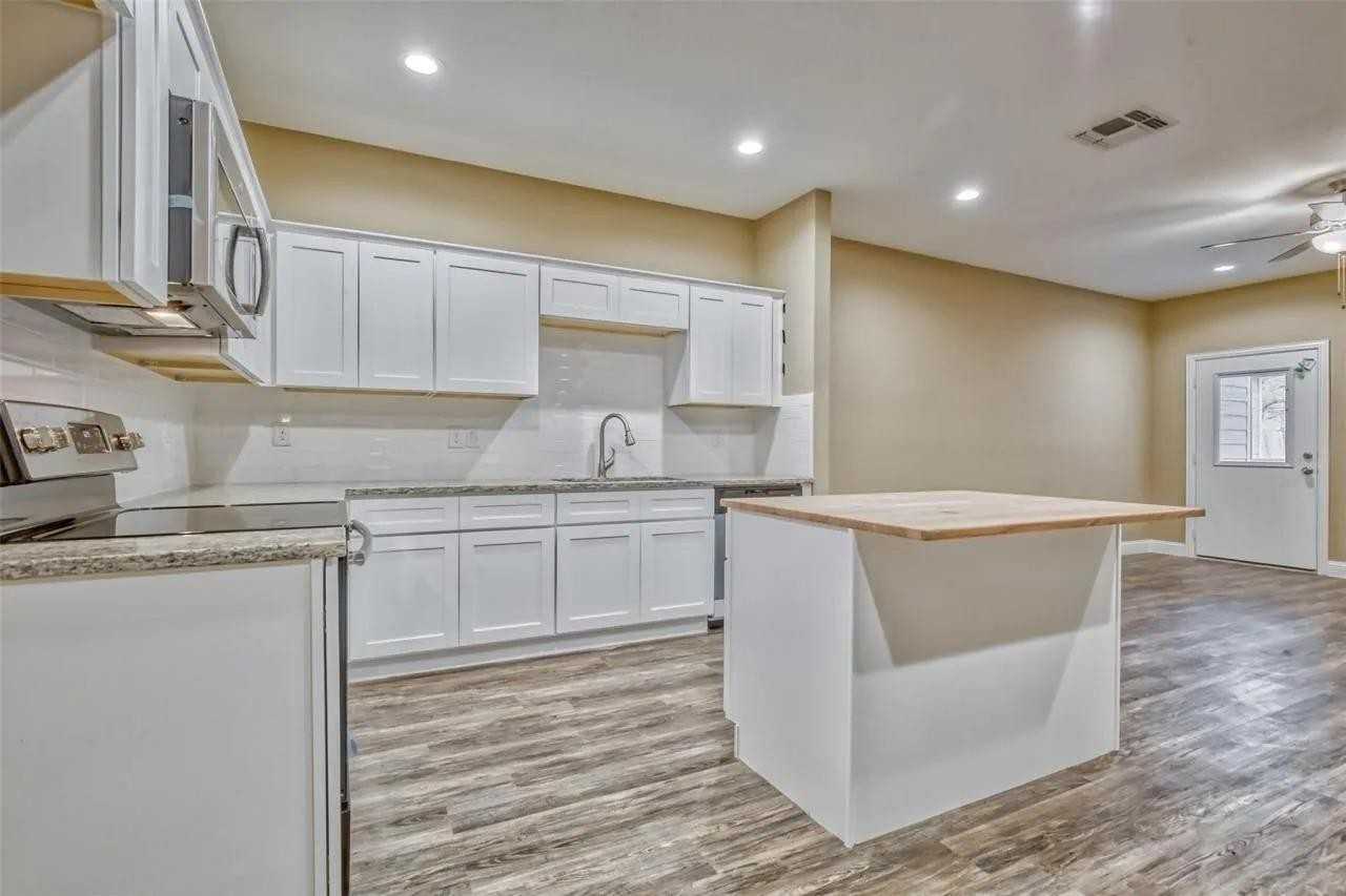 Uvalde St - Photo 3 of 22