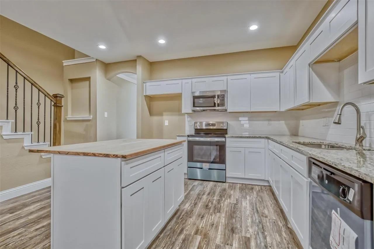 Uvalde St - Photo 4 of 22