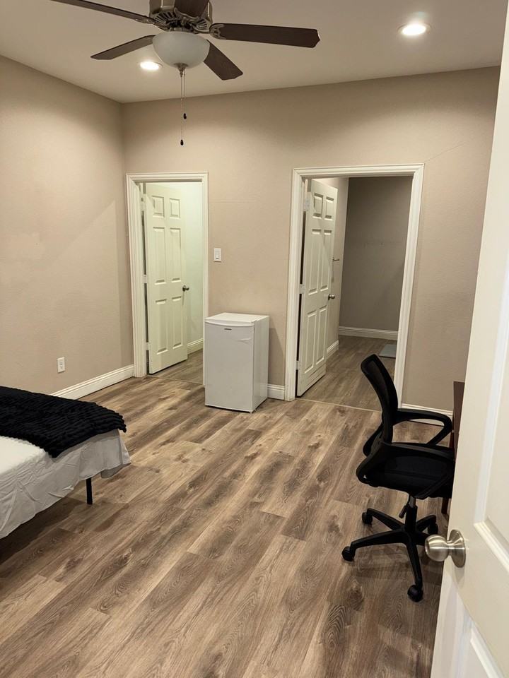 Uvalde St - Photo 7 of 22