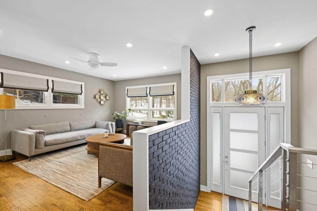 9591 Hillside Dr - Photo 2 of 29