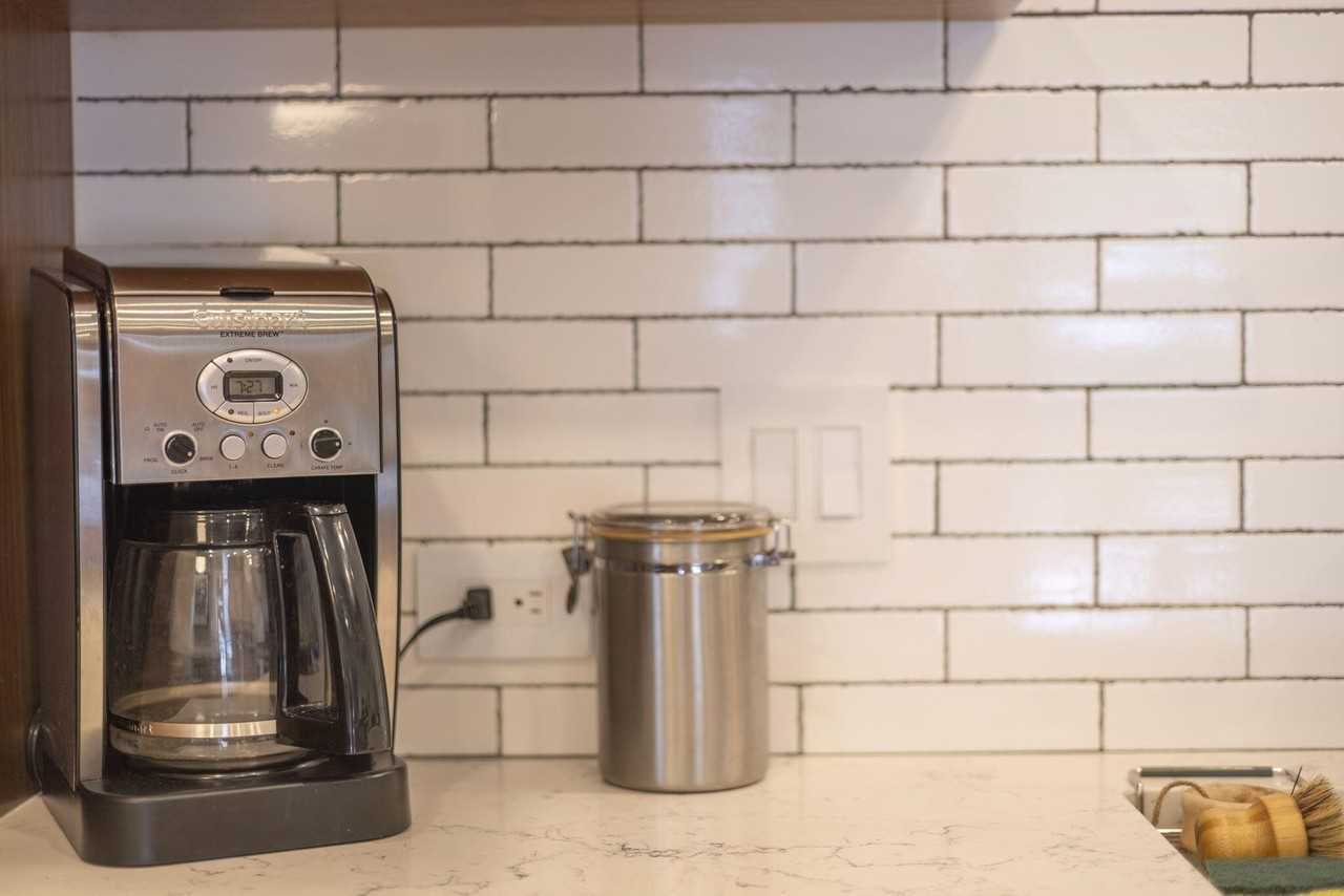 9591 Hillside Dr - Photo 7 of 29