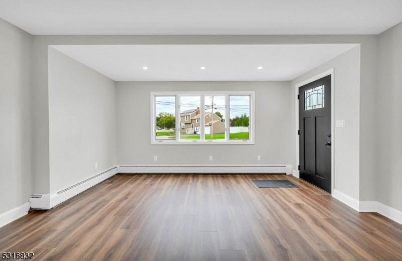 516 Riverdale Blvd - Photo 4 of 50