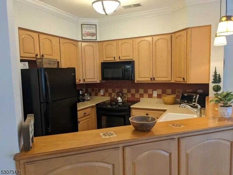 3 Maple Cres #13 - Photo 2 of 12