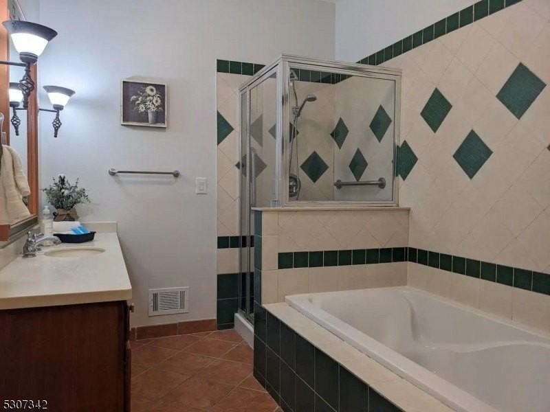 3 Maple Cres #13 - Photo 6 of 12