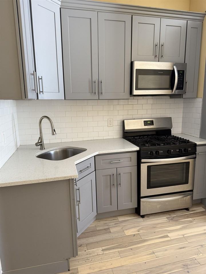 420 New York Ave #2 - Photo 5 of 12