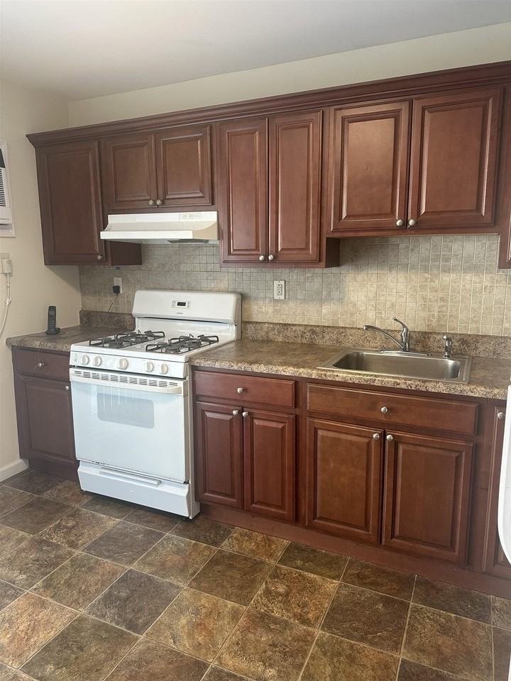 1090 Kennedy Blvd #1 - Photo 3 of 11