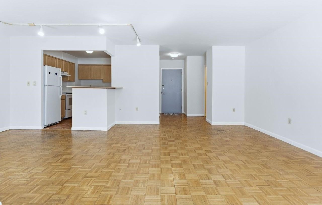 1111 River Rd #C6 - Photo 3 of 16