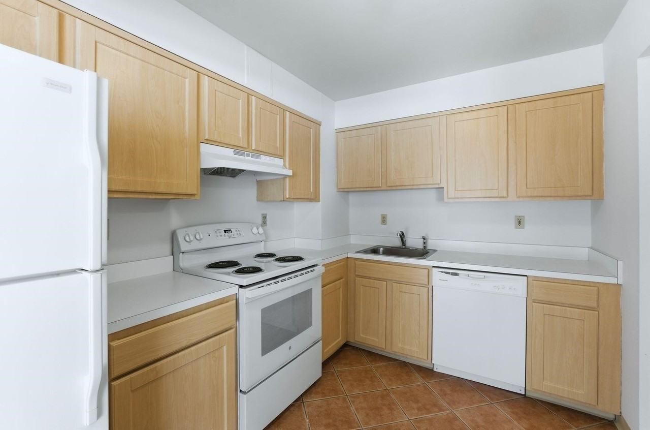 1111 River Rd #C6 - Photo 4 of 16