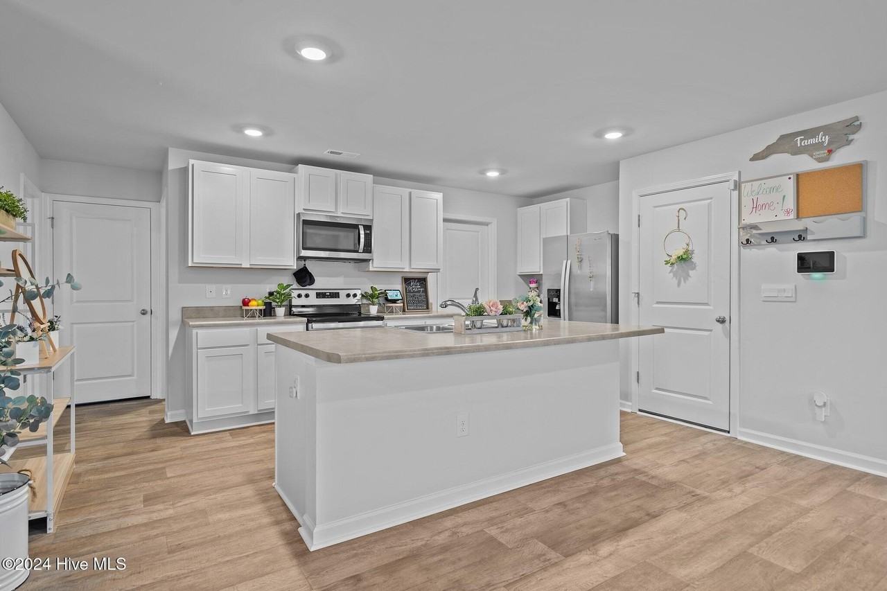 402 Folkstone Rd Lot 71 - Photo 6 of 39