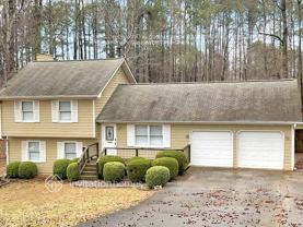 695 Bankshire Dr - Photo 1 of 1