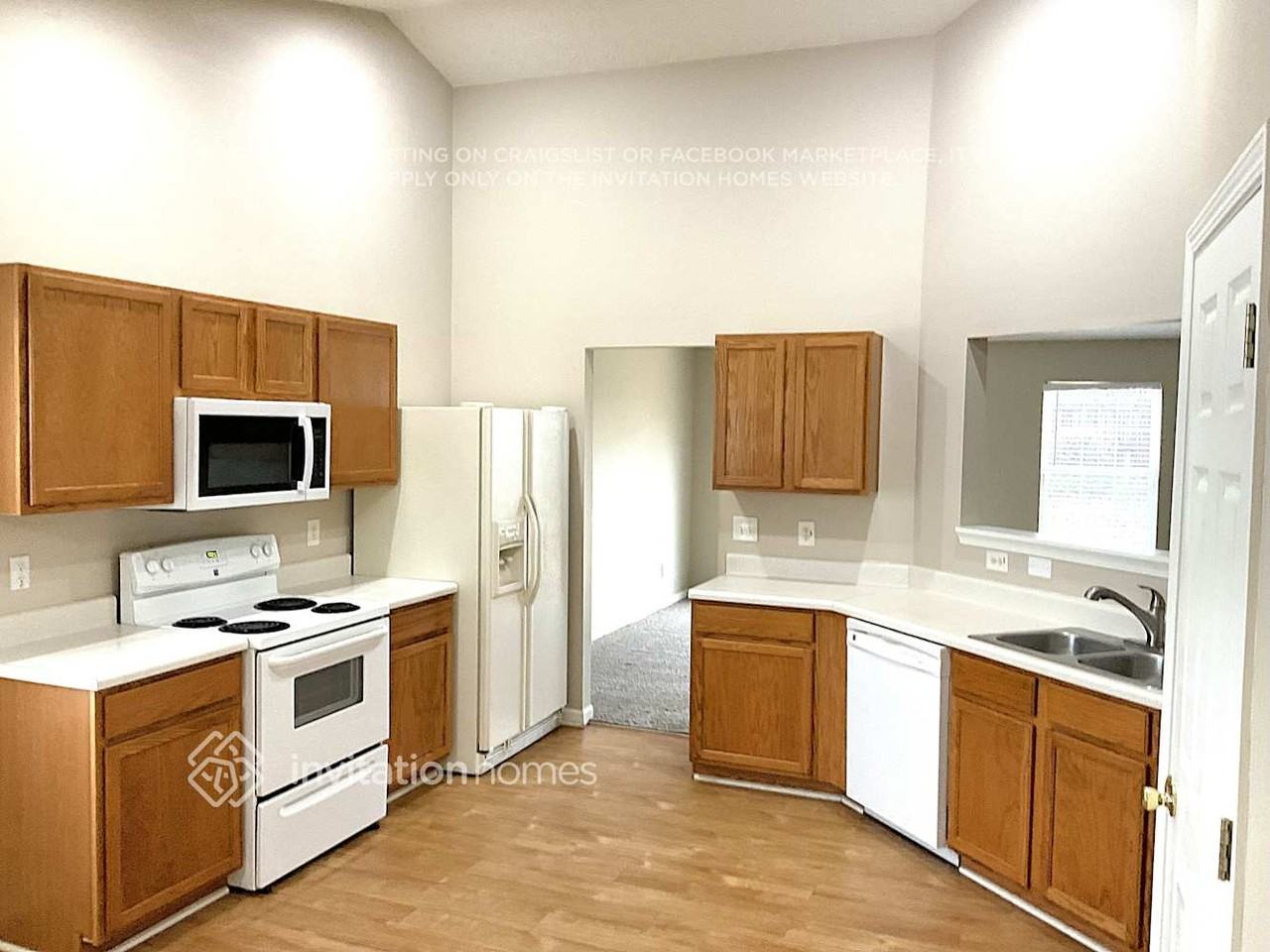 302 Meadows Ln - Photo 4 of 11