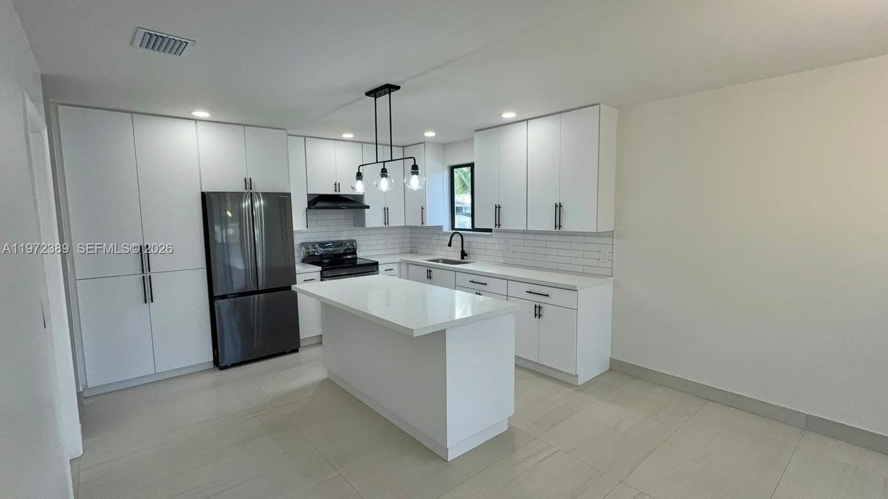 800 Jann Ave - Photo 2 of 18