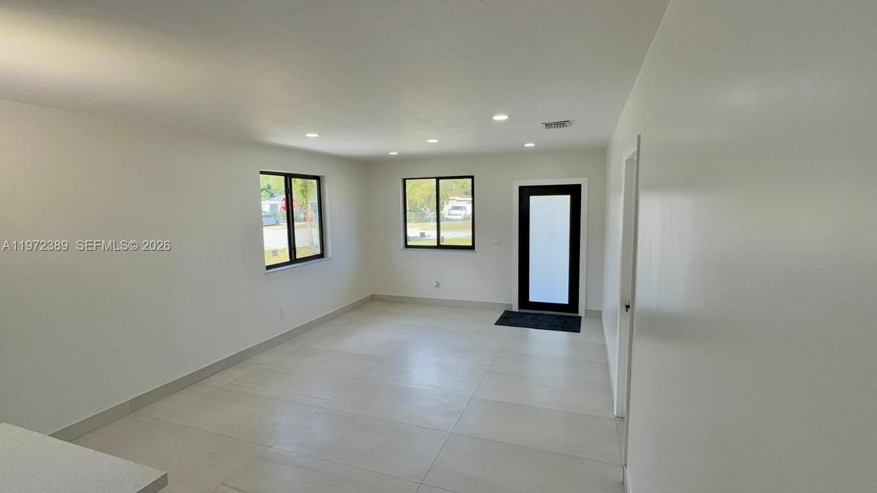 800 Jann Ave - Photo 5 of 18