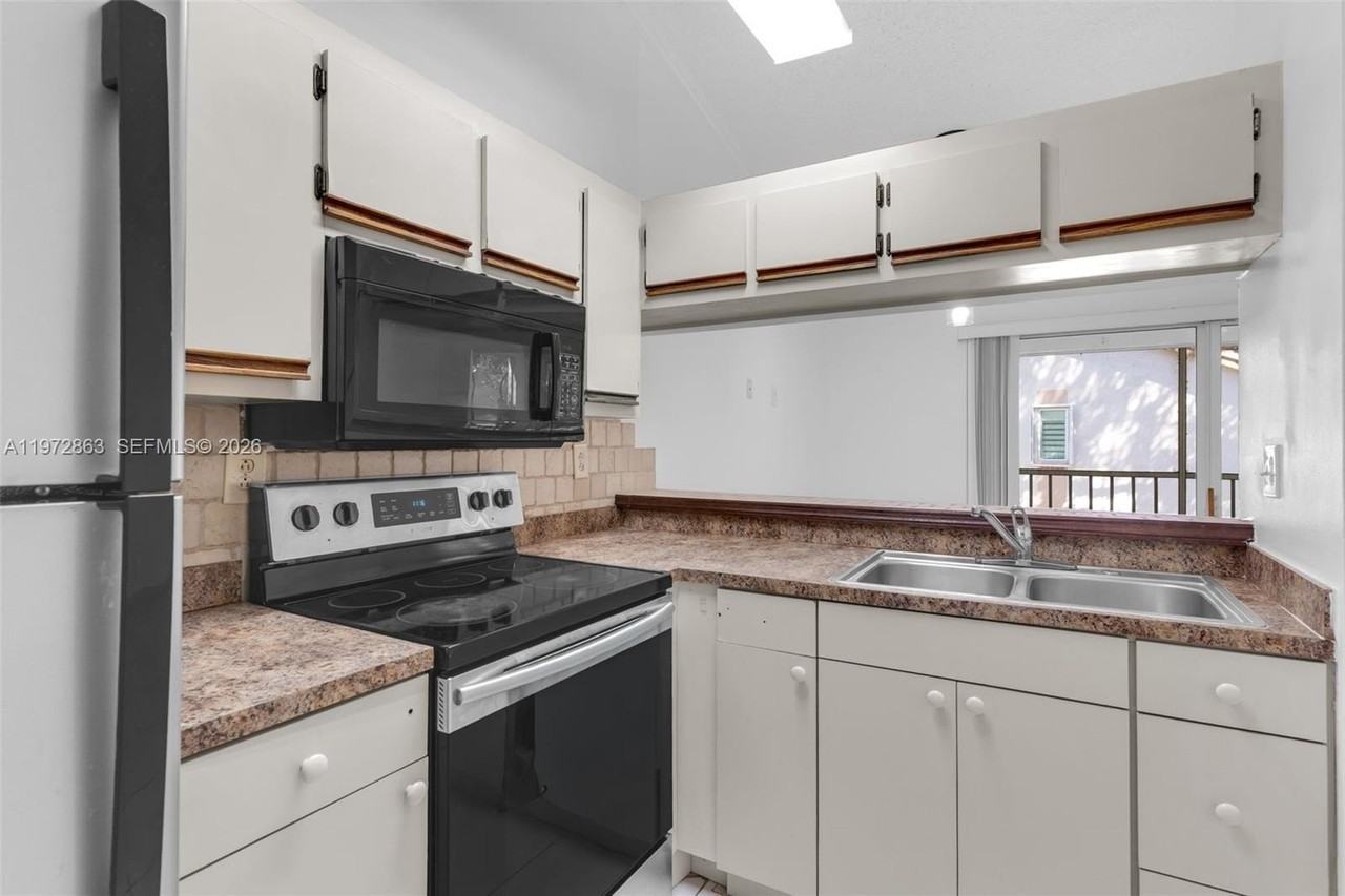 14043 Sw 91st Ter #14043 - Photo 5 of 12