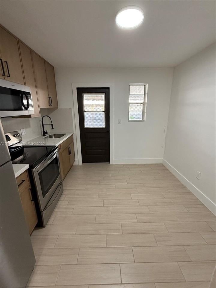 11063 Sw 5th St #11063 - Photo 4 of 19