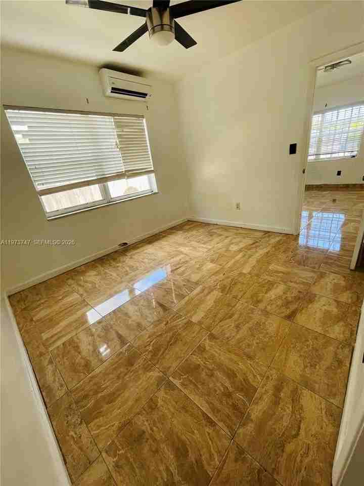 16930 Ne 21st Ave #16930 - Photo 5 of 8