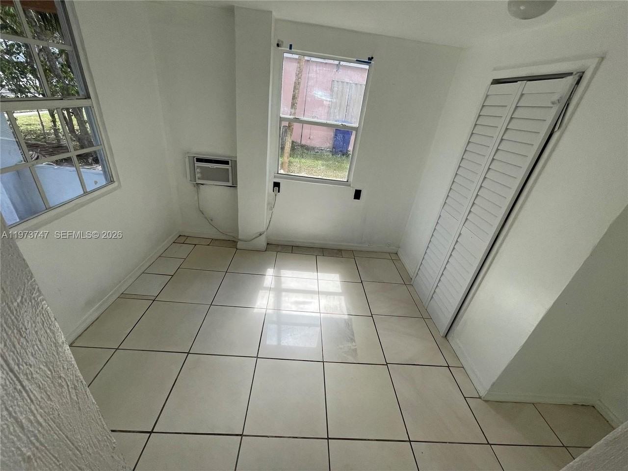 16930 Ne 21st Ave #16930 - Photo 6 of 8