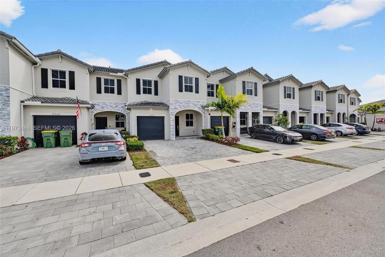 2662 Se 10th St #2662 - Photo 3 of 47