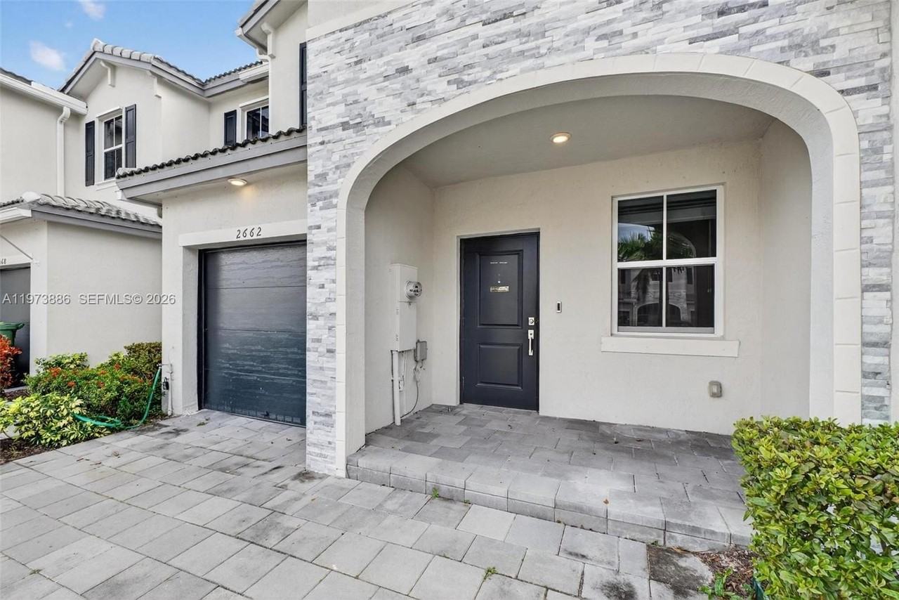 2662 Se 10th St #2662 - Photo 4 of 47