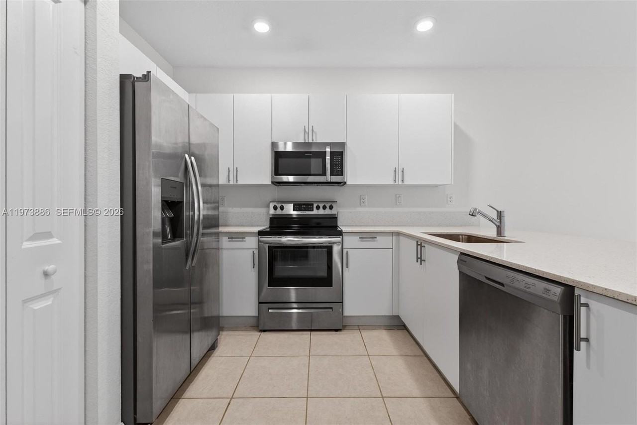 2662 Se 10th St #2662 - Photo 7 of 47