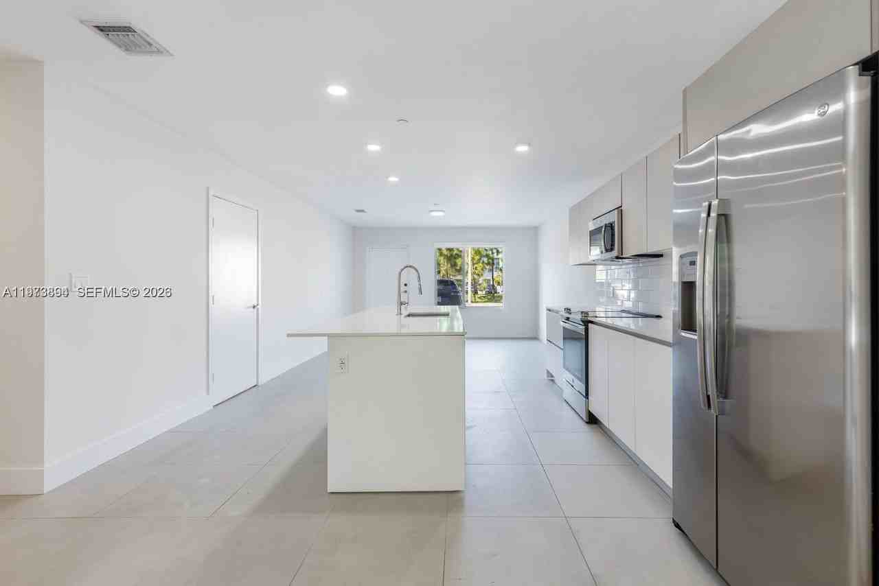 2505 Ne 193rd St #4116 - Photo 2 of 18