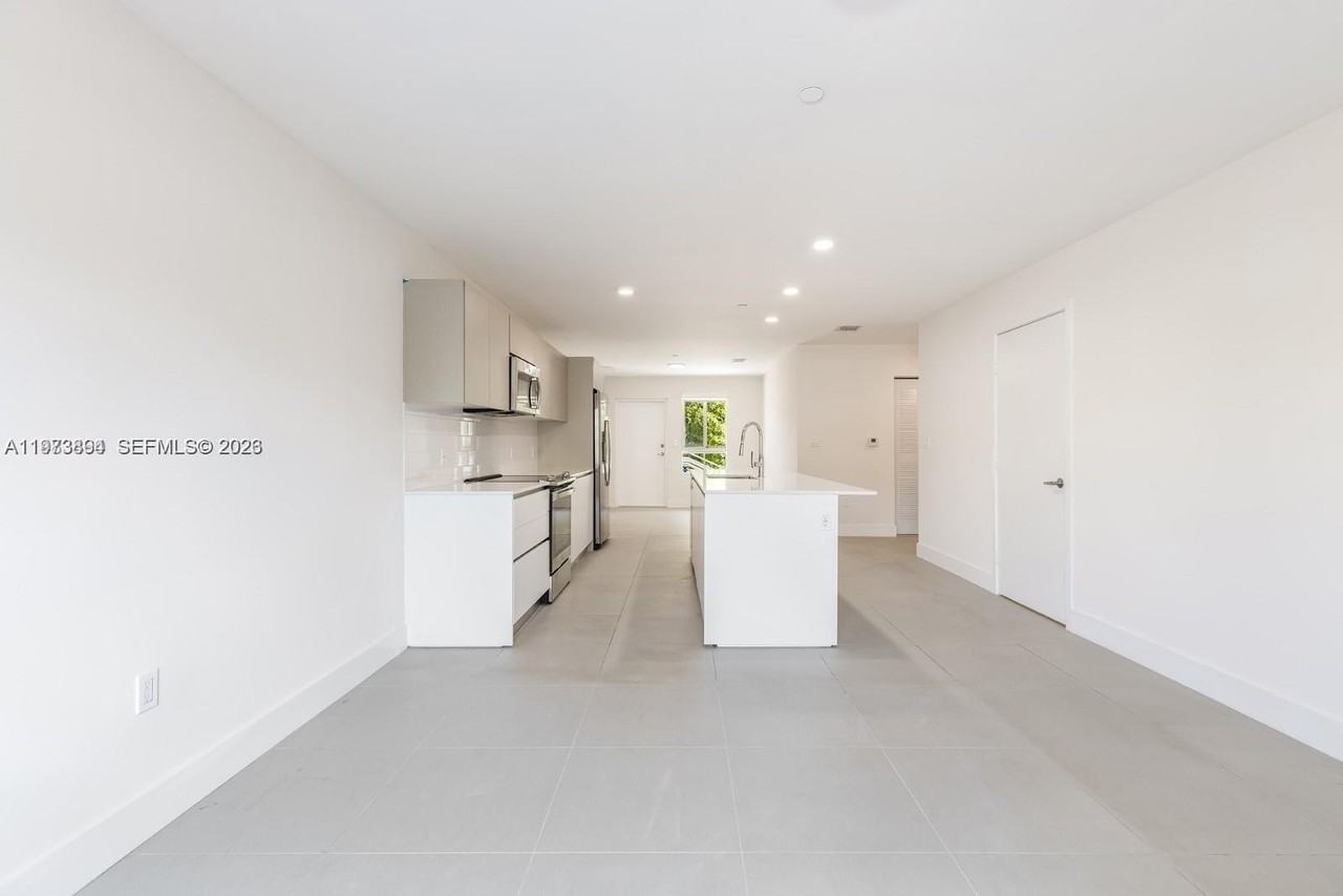 2505 Ne 193rd St #4116 - Photo 4 of 18