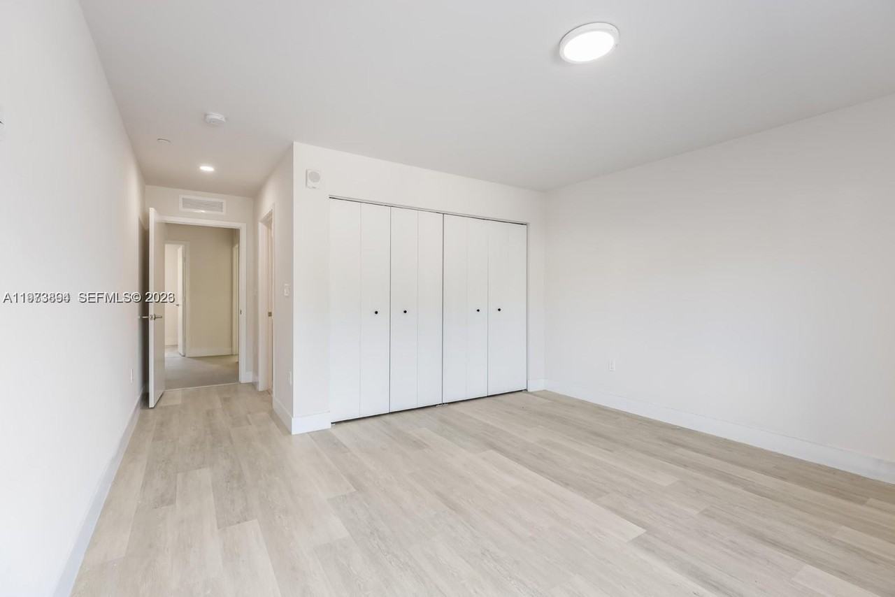 2505 Ne 193rd St #4116 - Photo 7 of 18