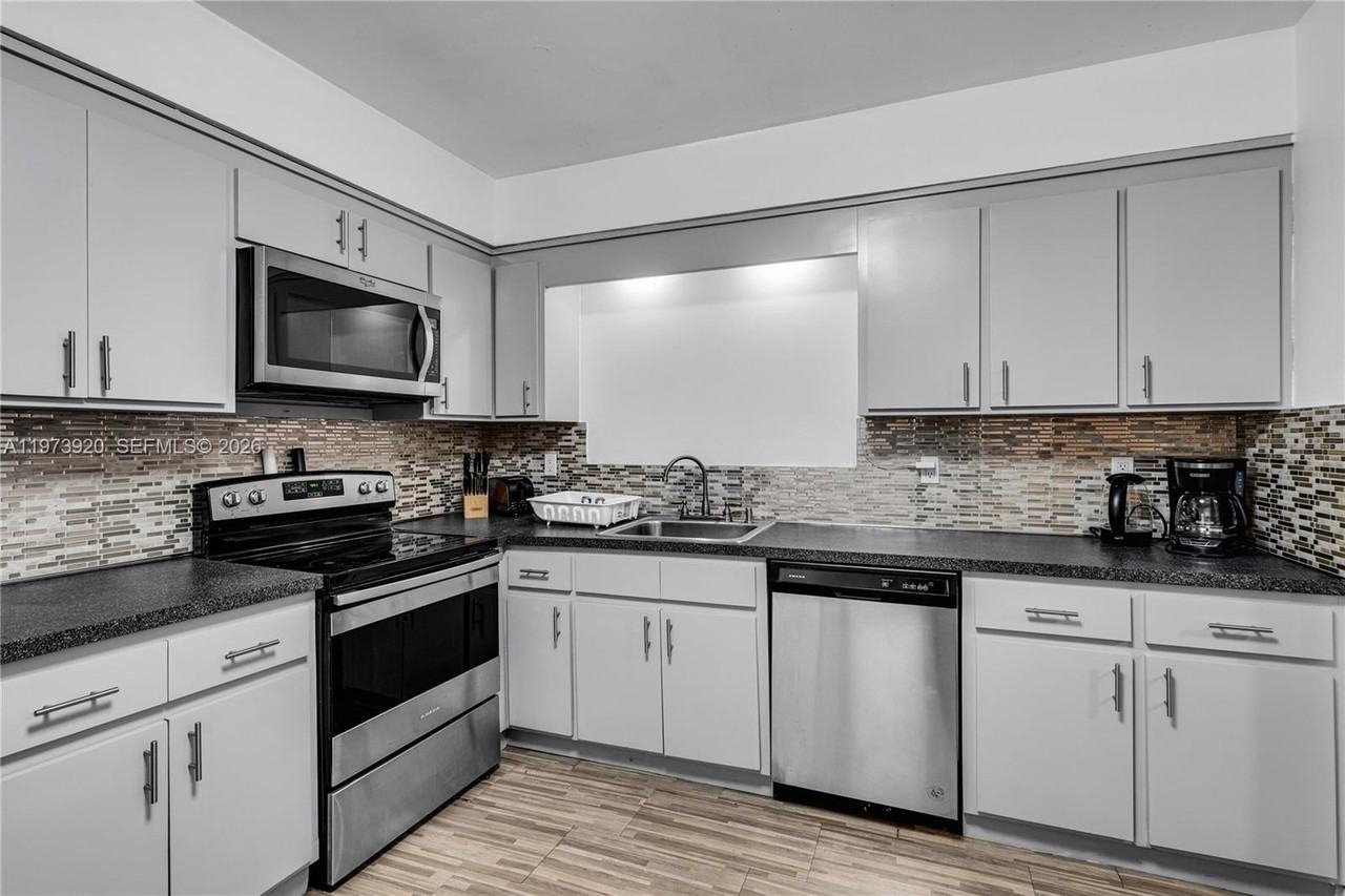 977 Sw 10th St #927 - Photo 6 of 18