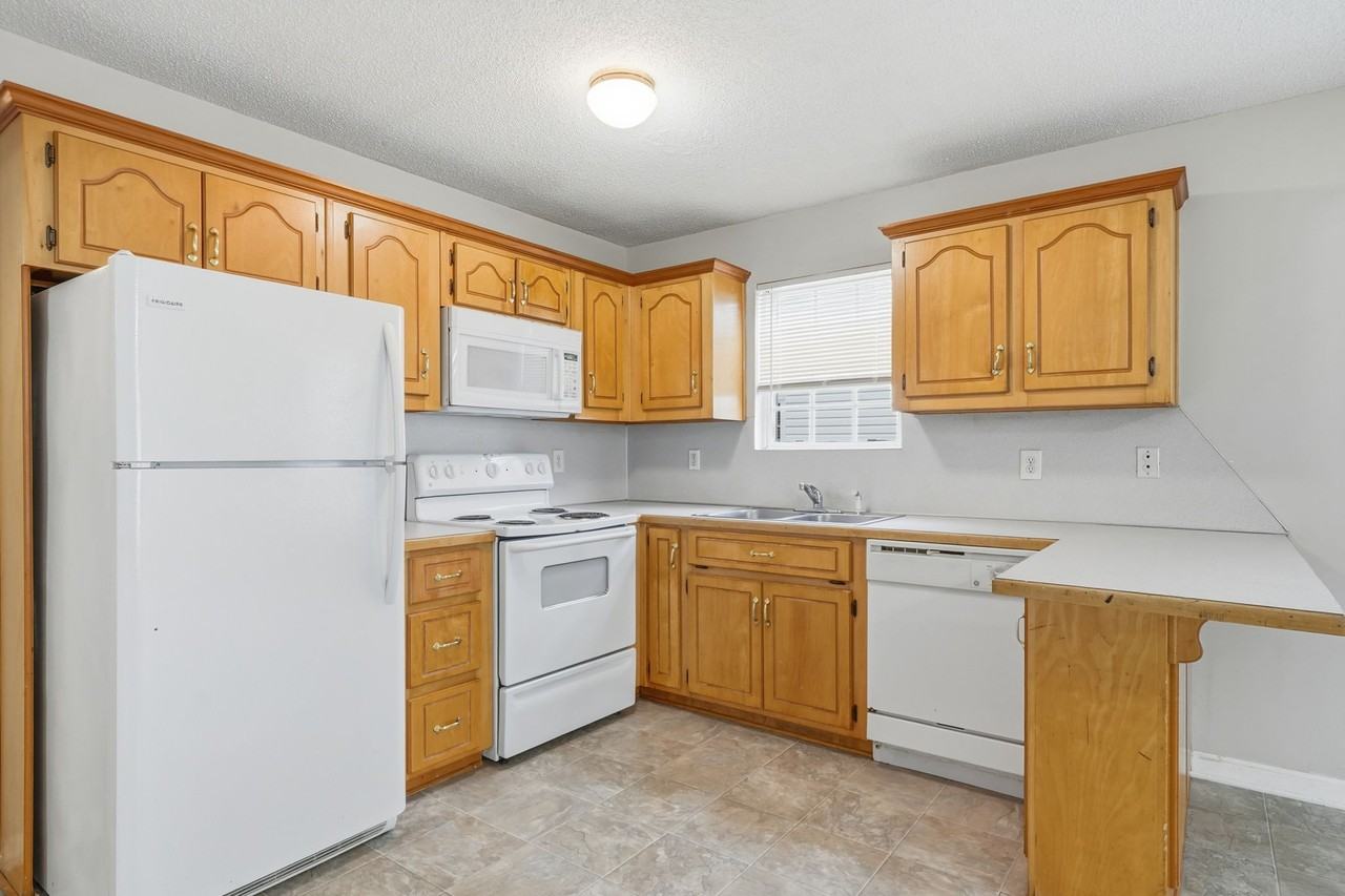 62 Hanna Dr #B - Photo 2 of 25