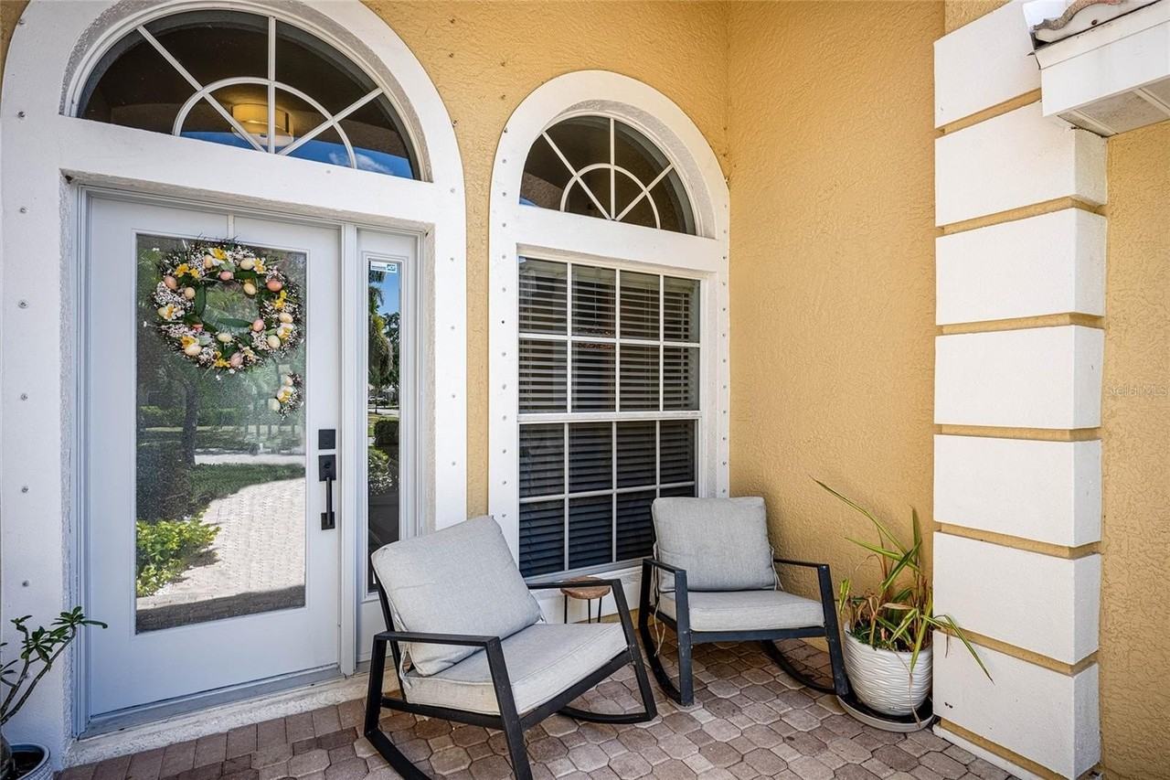 956 Scherer Way - Photo 4 of 38