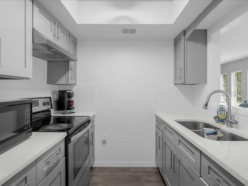 617 N Sinclair Ave - Photo 5 of 16