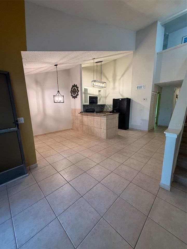 1009 Westside Dr - Photo 4 of 16