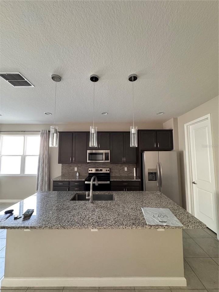 541 Buchannan Dr - Photo 2 of 16