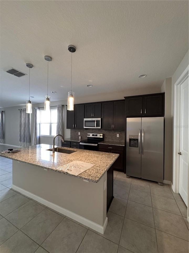 541 Buchannan Dr - Photo 3 of 16