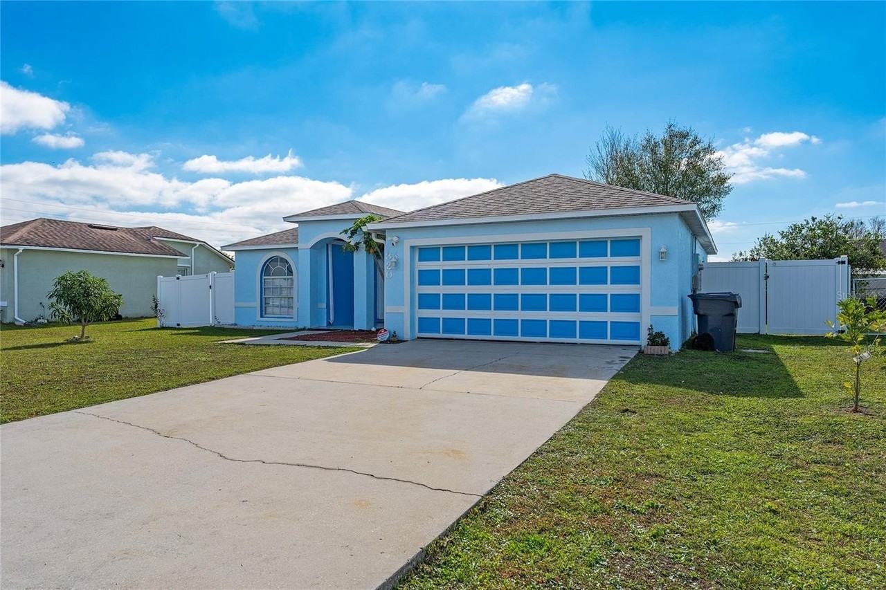 320 Clearwater Ln - Photo 3 of 18