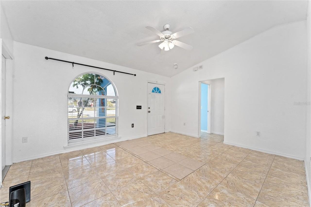 320 Clearwater Ln - Photo 7 of 18