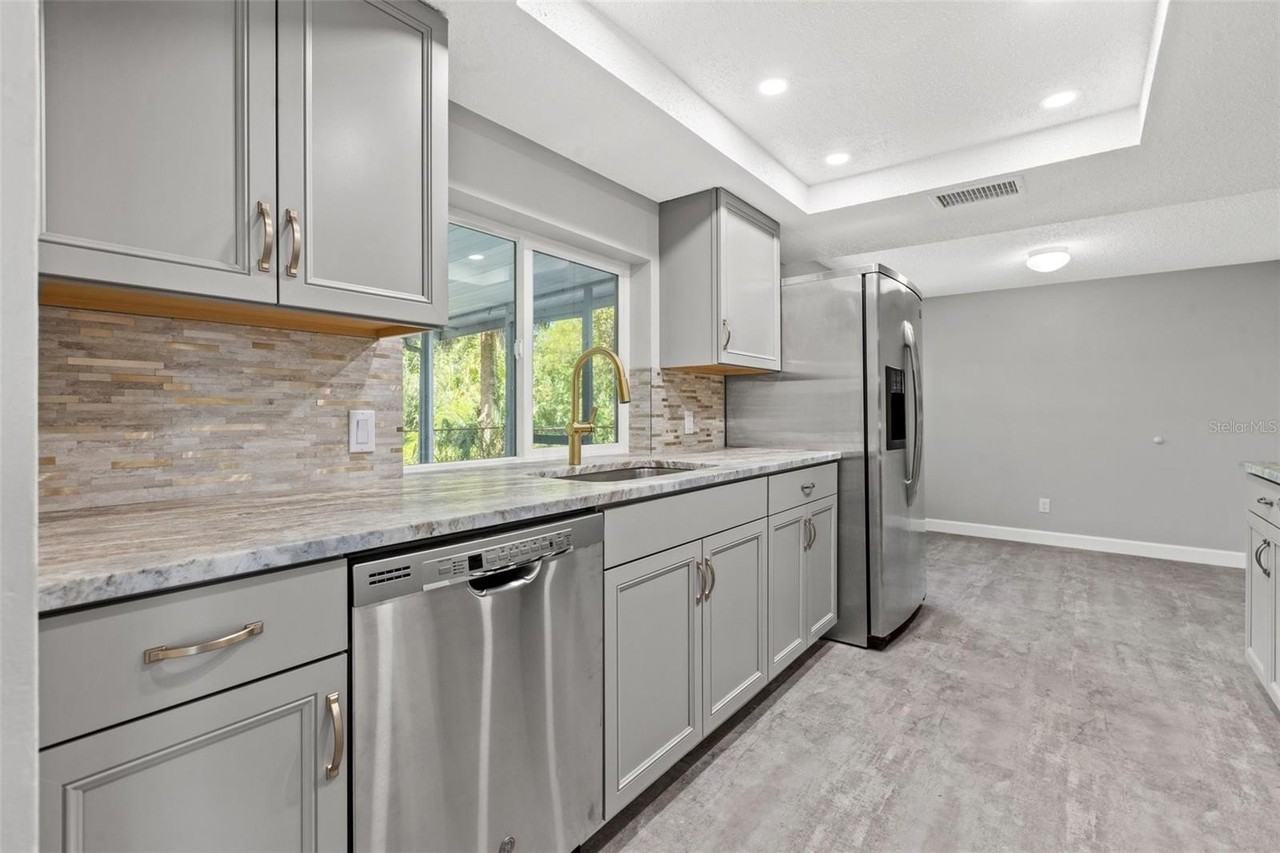 6120 Westport Dr - Photo 5 of 25