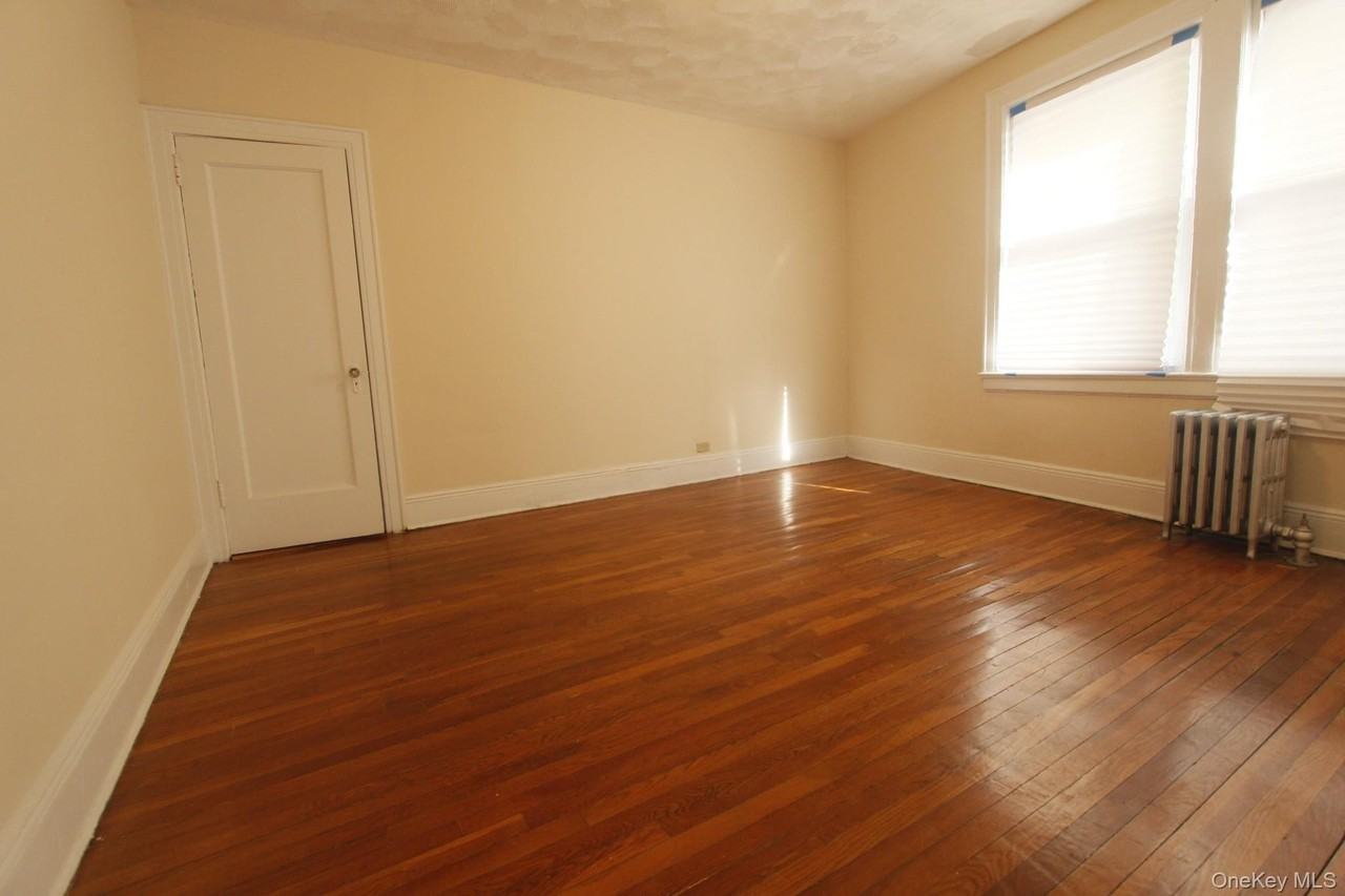 477 Merrick Rd - Photo 5 of 7