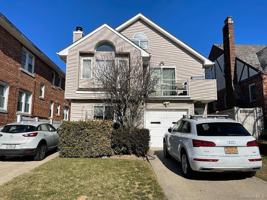 featured image of 649 E Beech St