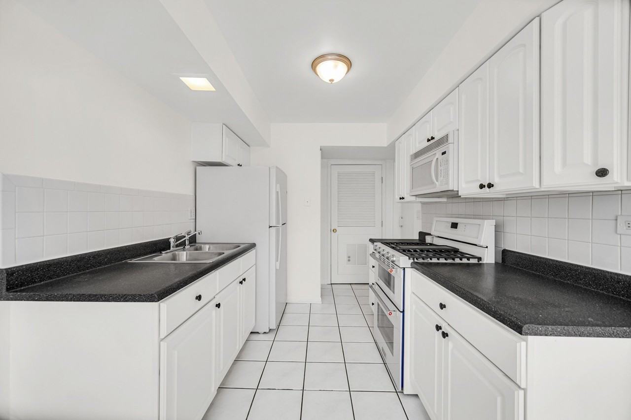 1242 Nova Ct - Photo 7 of 18