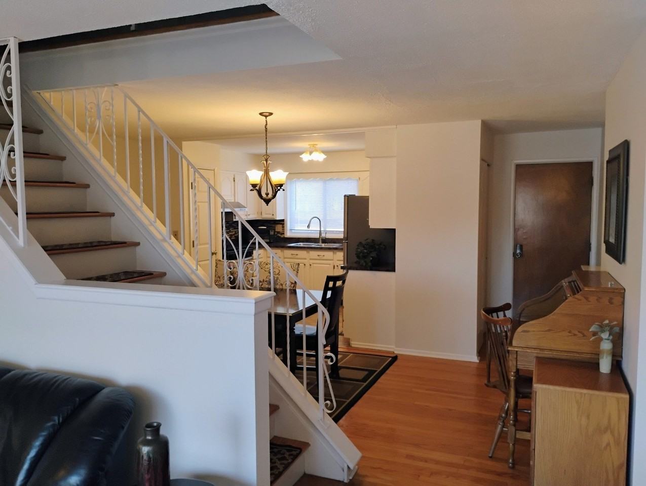 553 W Park Ave Apt A - Photo 2 of 17