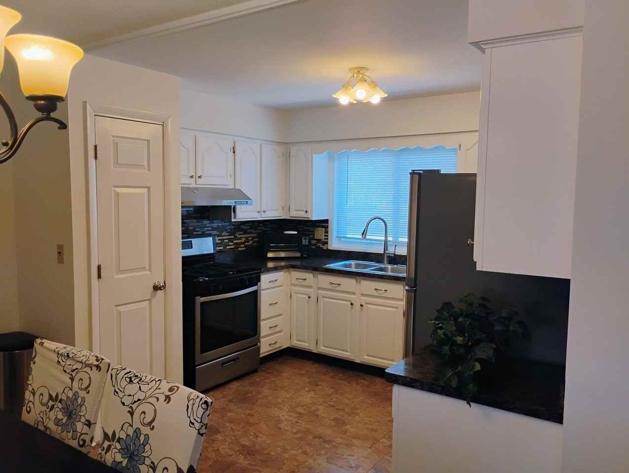 553 W Park Ave Apt A - Photo 3 of 17